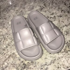 H&M pool slides